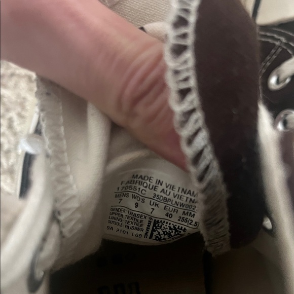 Converse High-Tops - Picture 10 of 11